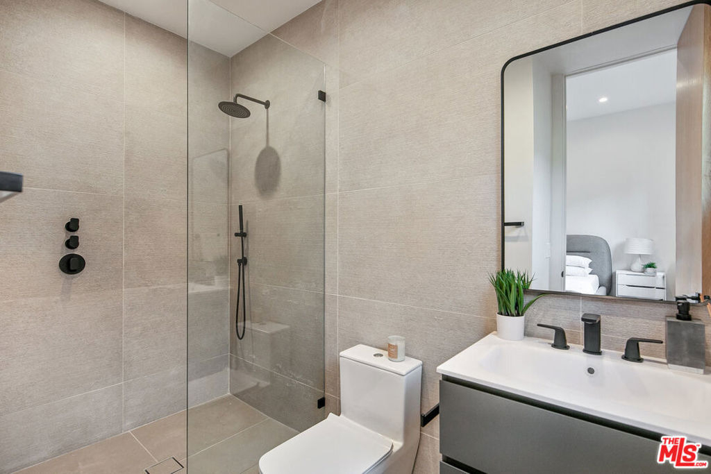211 Veteran Avenue - Photo 40