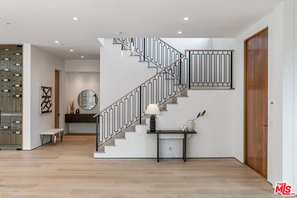 211 Veteran Avenue - Photo 12
