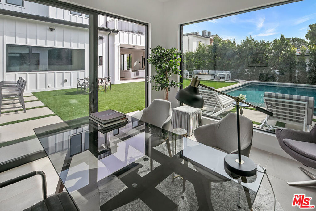 211 Veteran Avenue - Photo 36