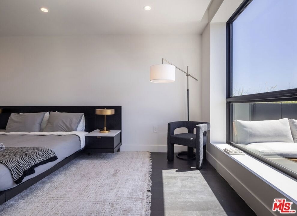 724 N Croft Avenue - Photo 9