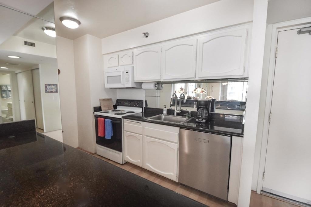 1810 Avenida Del Mundo - Photo 6