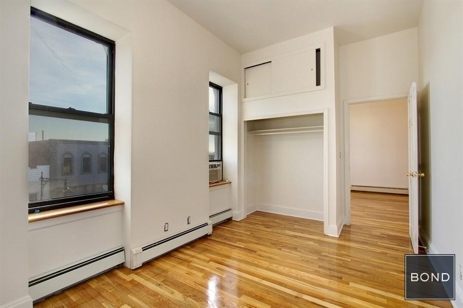 Steinway Street - Photo 2