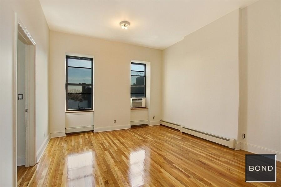 Steinway Street - Photo 0