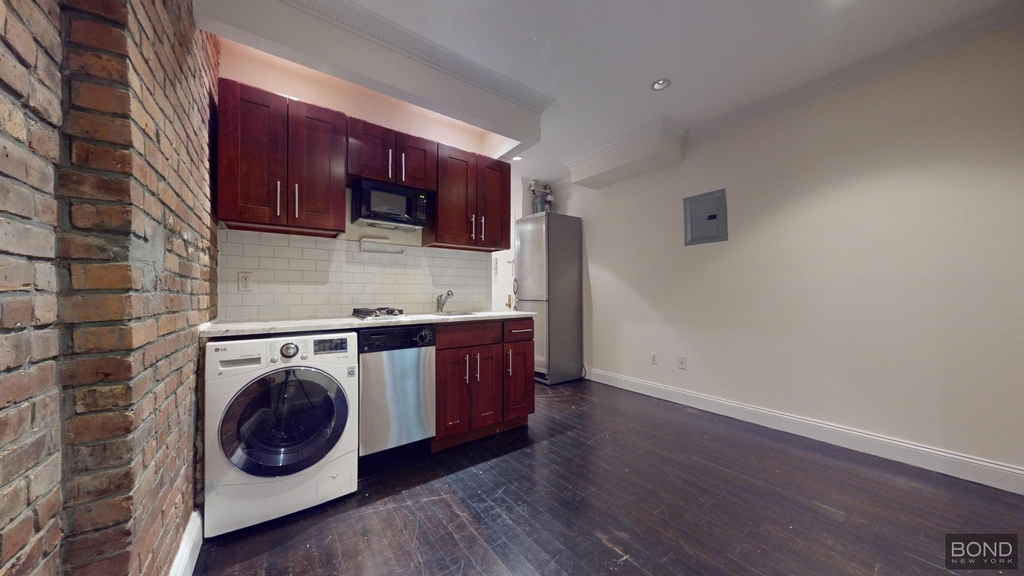 East 9th Street - Photo 3