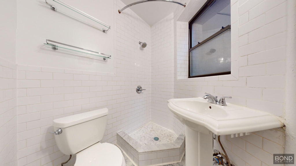 East 9th Street - Photo 9