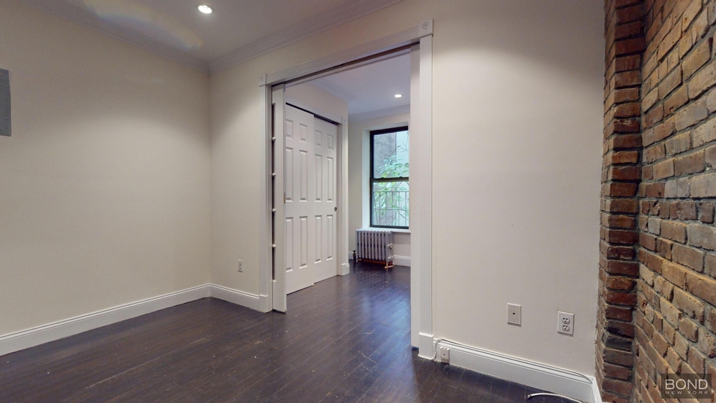 East 9th Street - Photo 5
