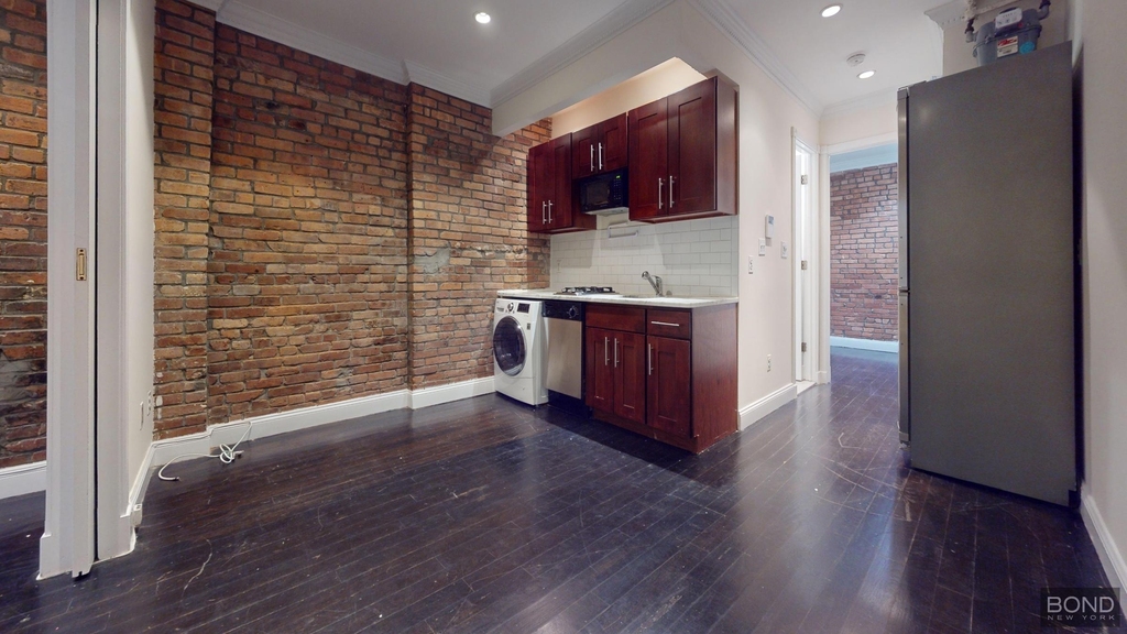 East 9th Street - Photo 4