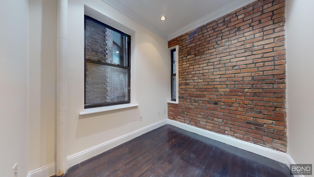 East 9th Street - Photo 8