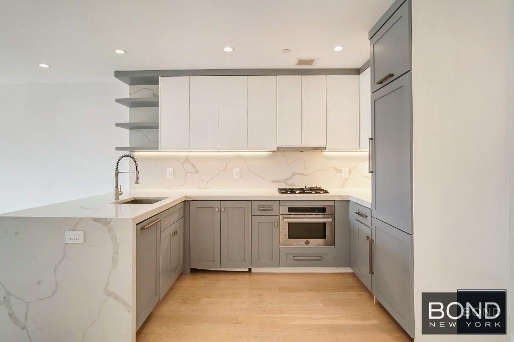 11-07 Welling Court - Photo 2