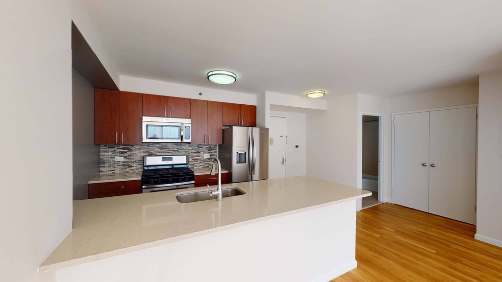 120 W. 21st - Photo 4