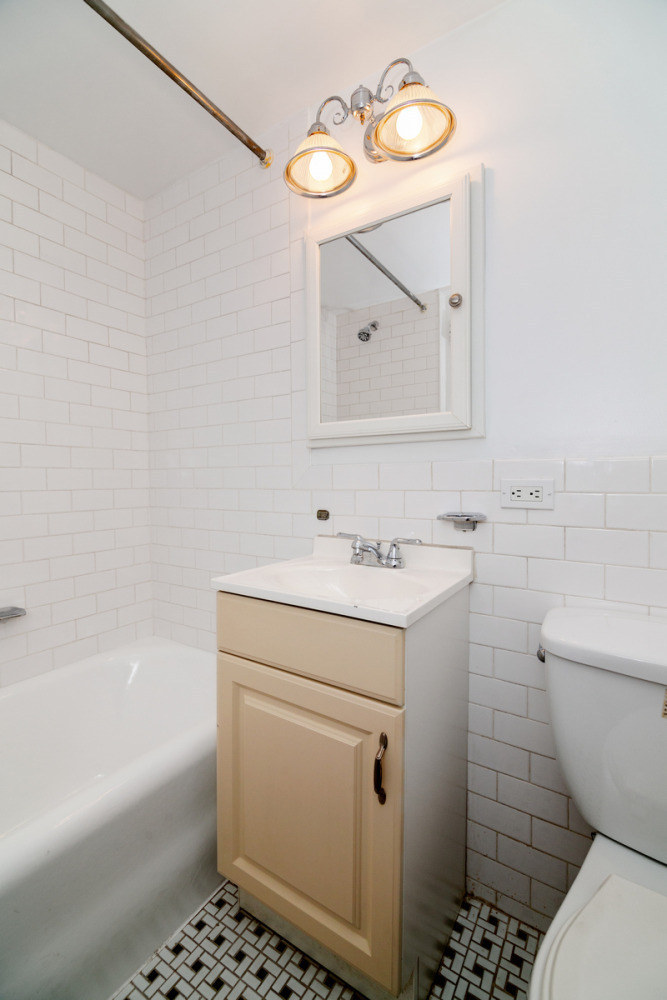 325 E 41st Street - Photo 4