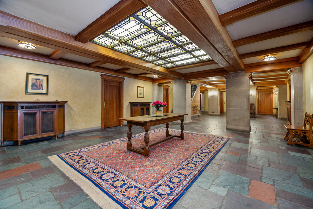 325 E 41st Street - Photo 5