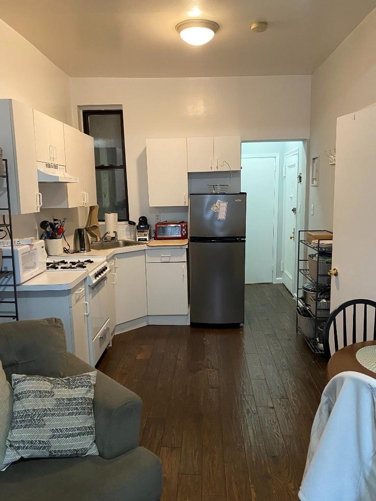 248 E 90th Street - Photo 2