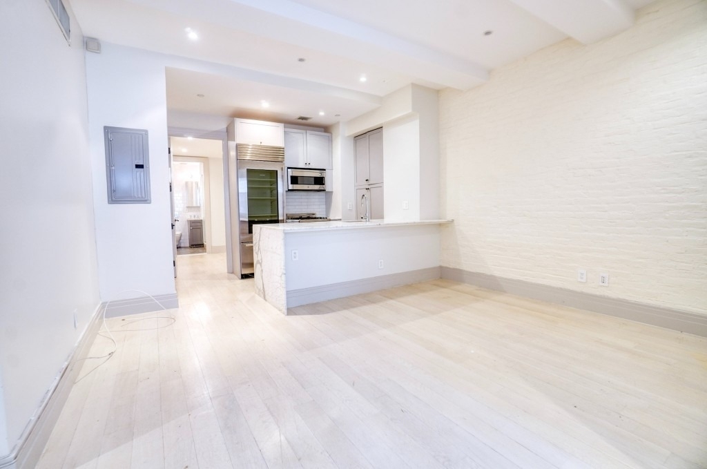 43 W 27th Street - Photo 2