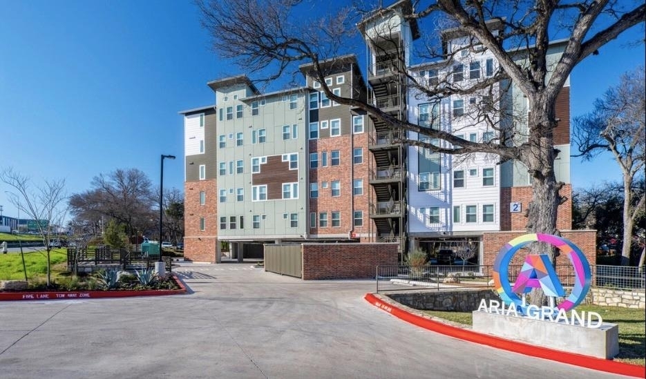 1800 S I-35 Service Rd - Photo 3