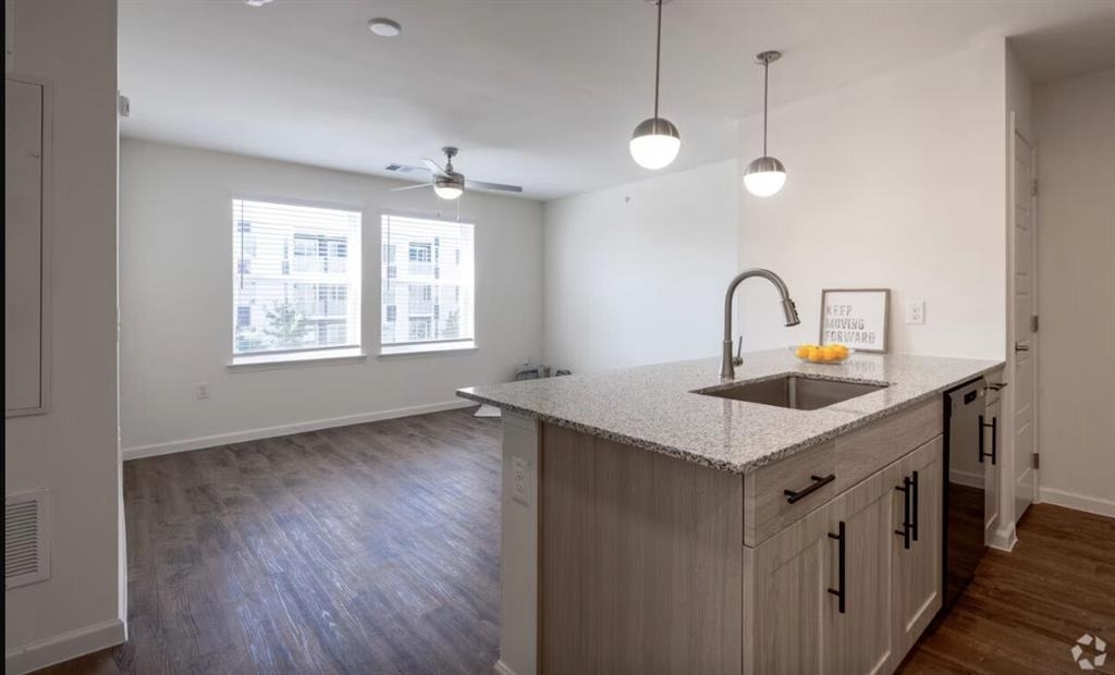 1200 W W Koenig Ln - Photo 15