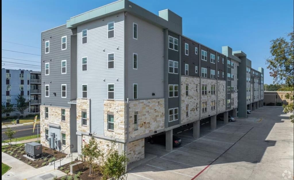 1200 W W Koenig Ln - Photo 2