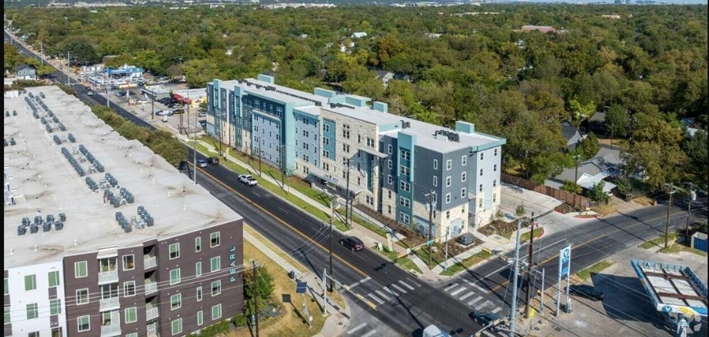 1200 W W Koenig Ln - Photo 4