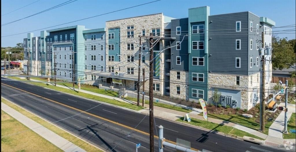1200 W W Koenig Ln - Photo 1