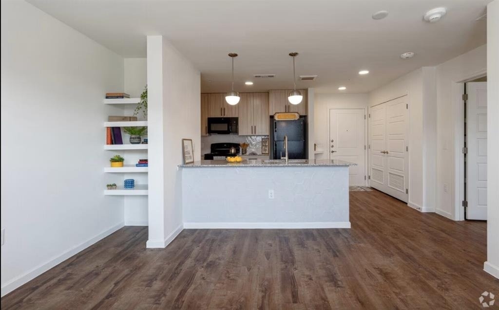 1200 W W Koenig Ln - Photo 18