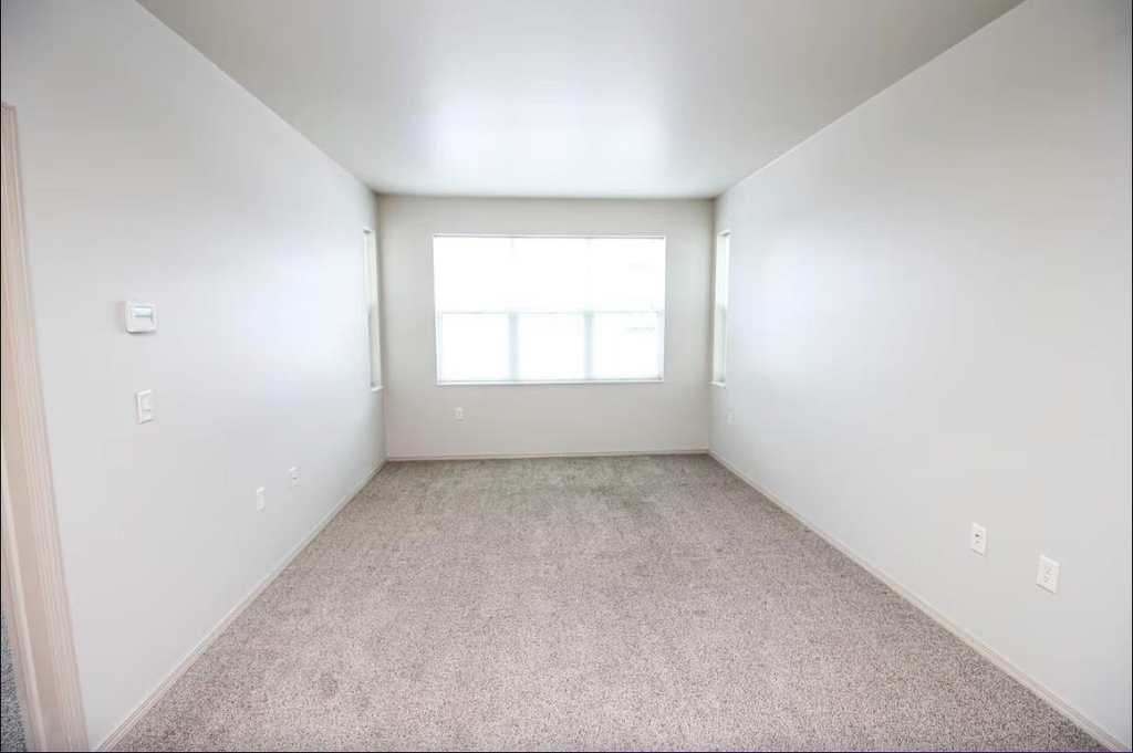 620 N Main Ave - Photo 3