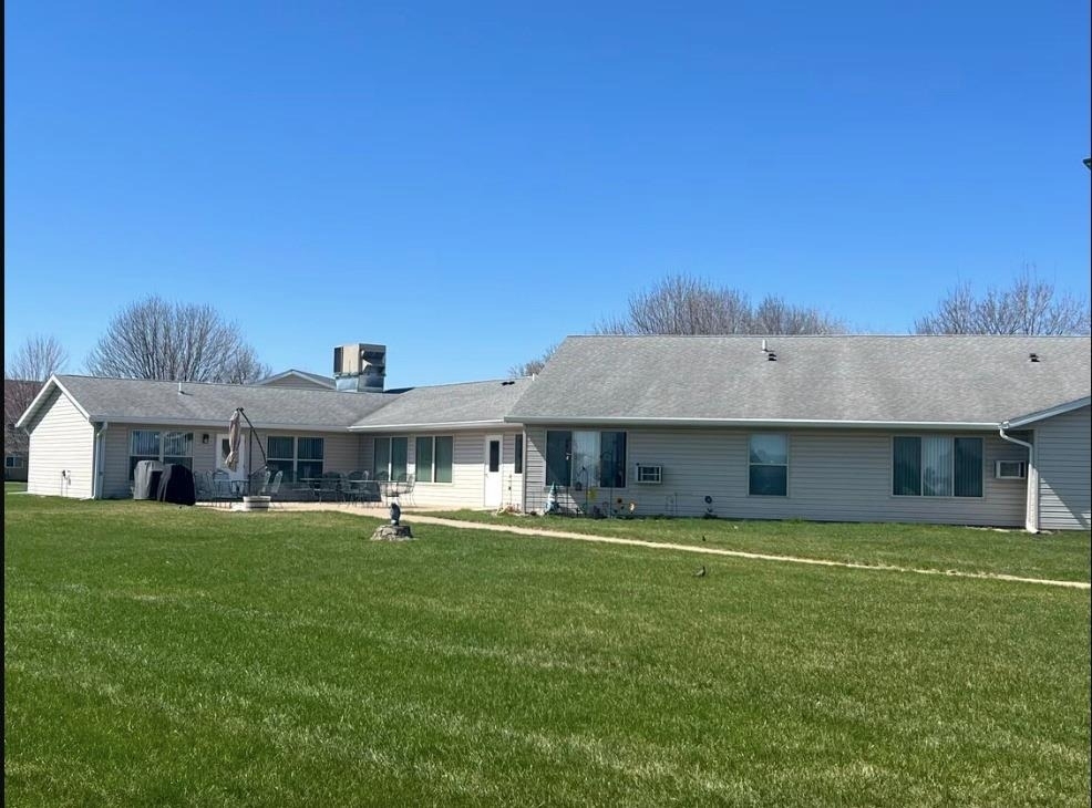 745 Streeter Dr - Photo 0