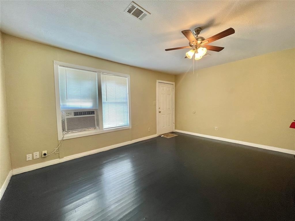 611 N Avenue D - Photo 2