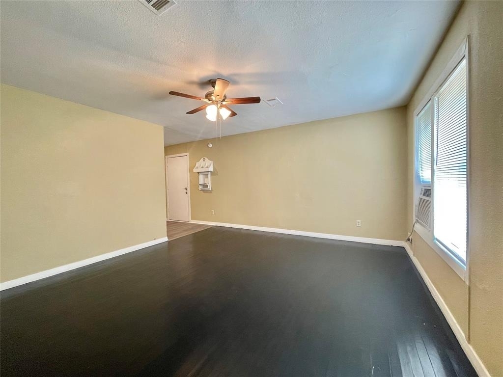 611 N Avenue D - Photo 3