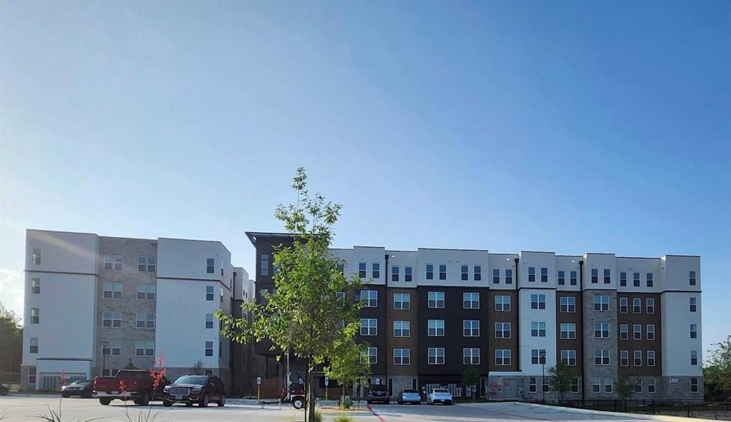 1000 E Yager Ln - Photo 2