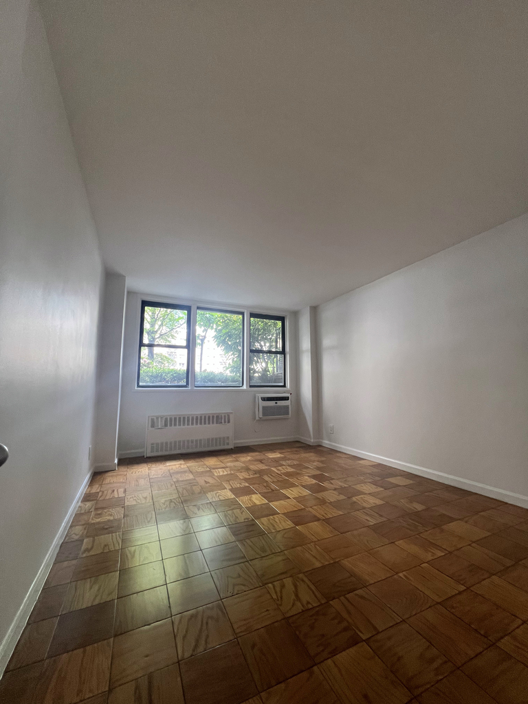 East 36th Street - Photo 2
