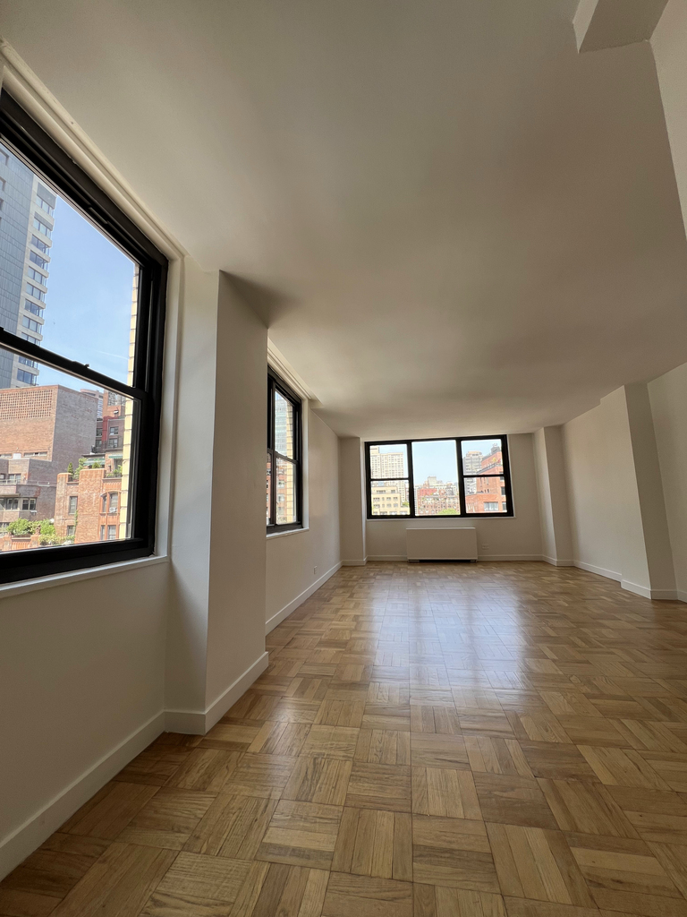 East 49th Street - Photo 0
