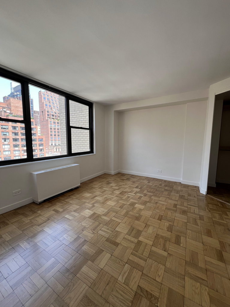 East 49th Street - Photo 2