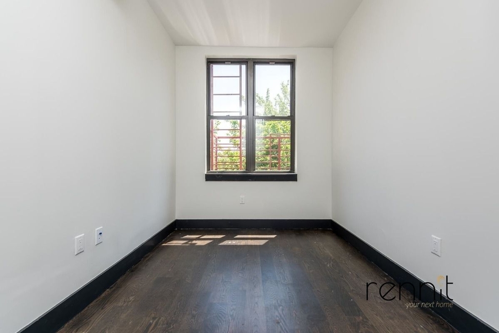 1042 Flushing Avenue - Photo 10
