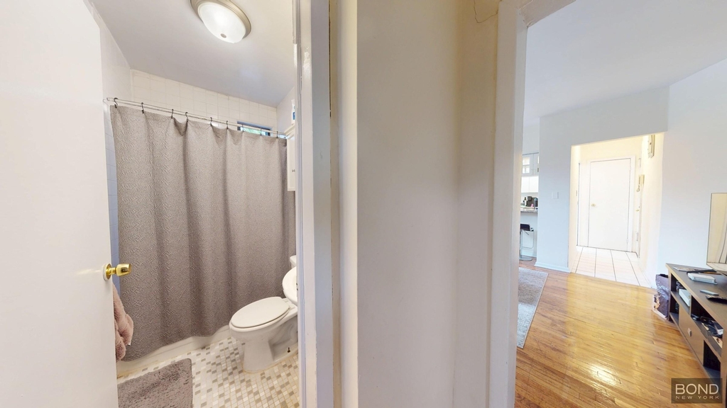 West 11th Street - Photo 7