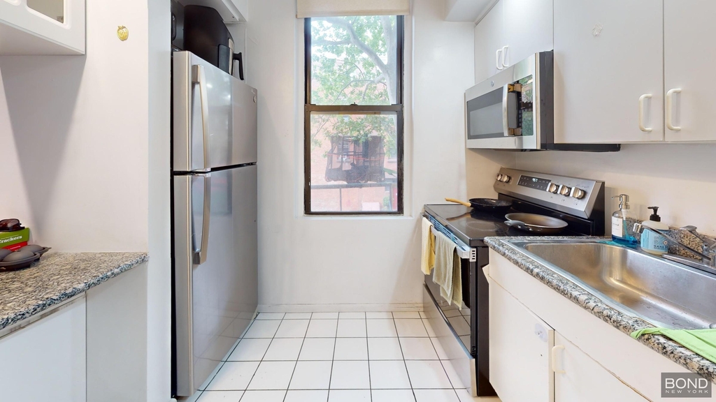 West 11th Street - Photo 2