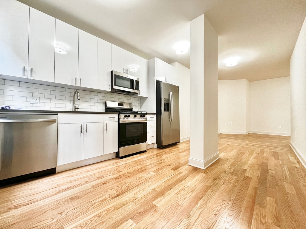 640 Fort Washington Avenue - Photo 0