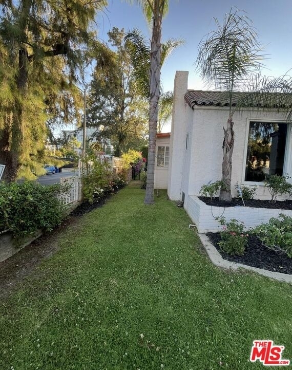 101 N La Peer Drive - Photo 2