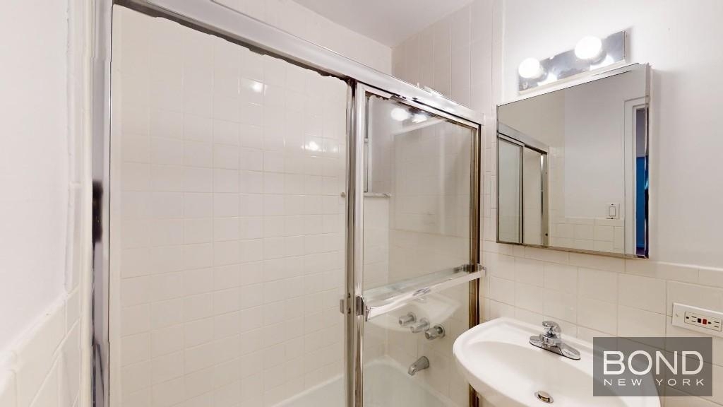 East 81st Street - Photo 2