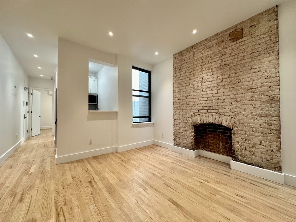 29 West 12th Street - Photo 1