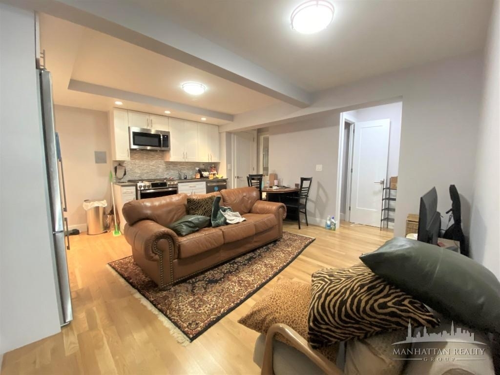 East 52nd Street - Photo 0