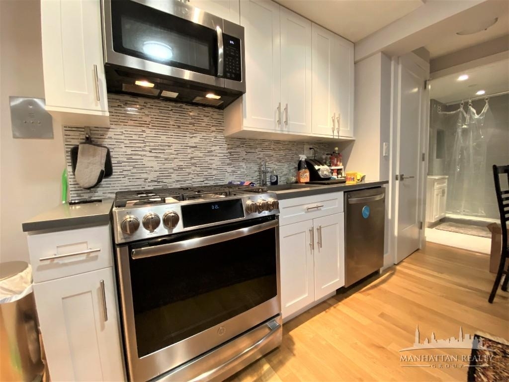 East 52nd Street - Photo 1