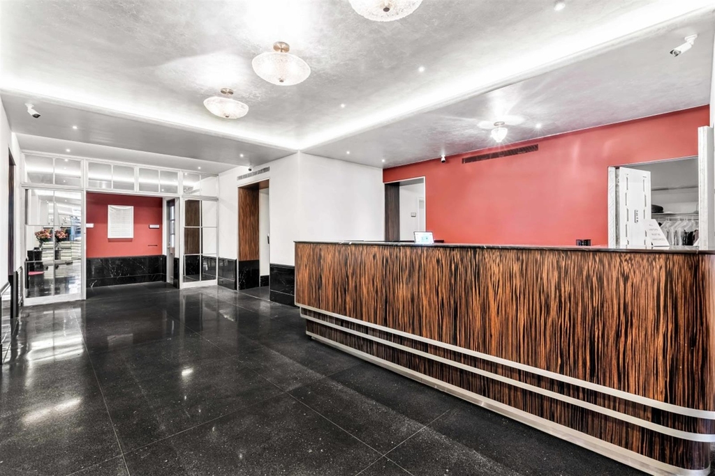 East 44th Street - Photo 9