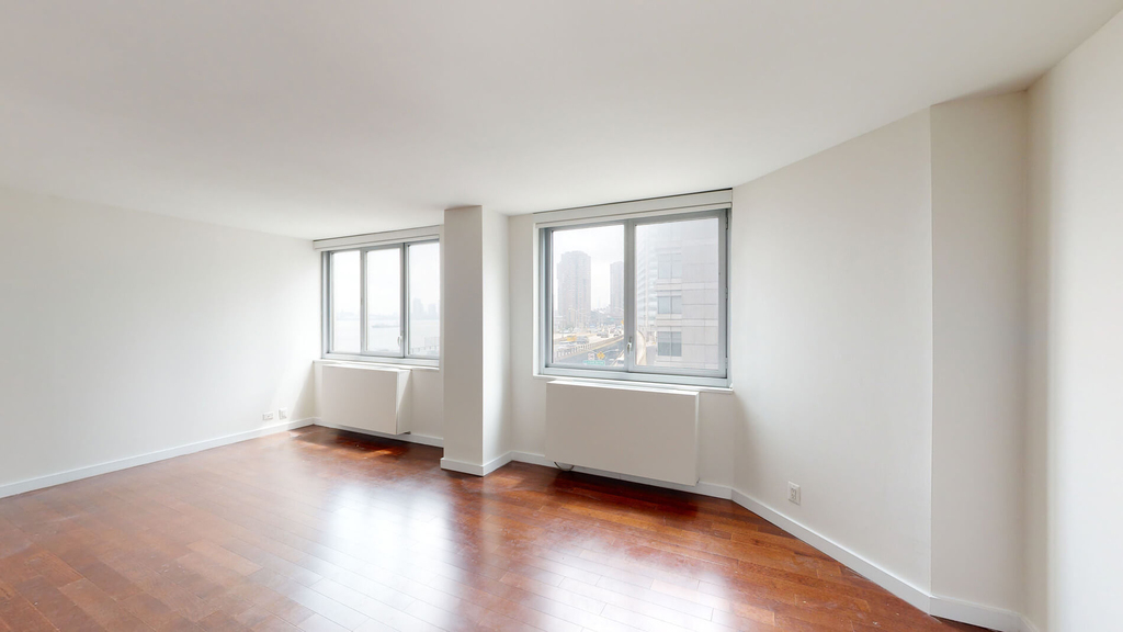 401 E 34th St - Photo 3