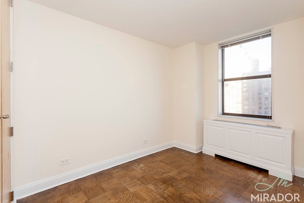 330 E 39th Street - Photo 2