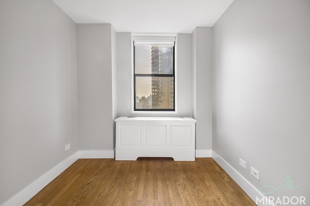 330 E 39th Street - Photo 6