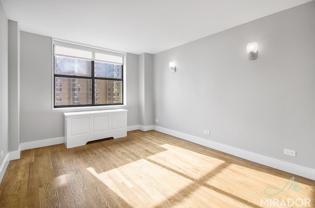 330 E 39th Street - Photo 5