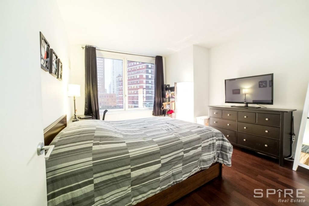 306 Gold Street - Photo 2