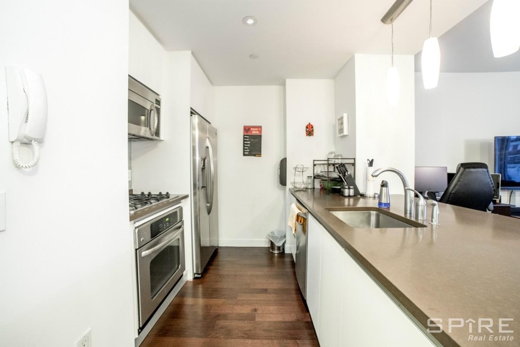 306 Gold Street - Photo 0