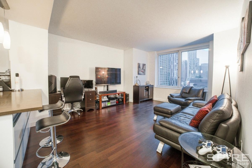 306 Gold Street - Photo 1