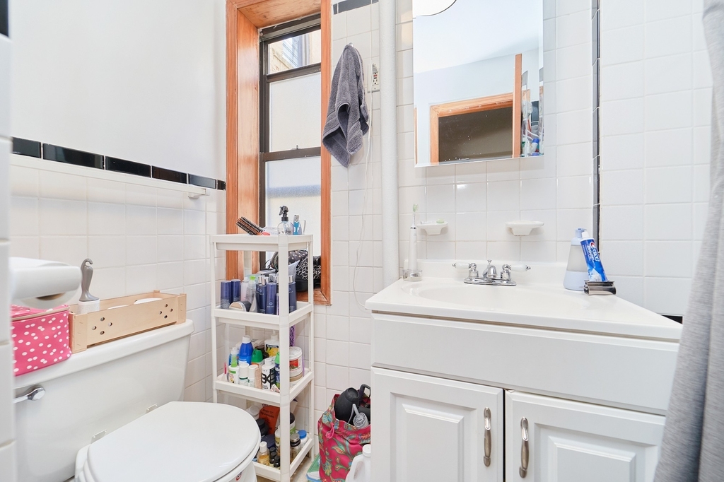 319 E 95th Street - Photo 4